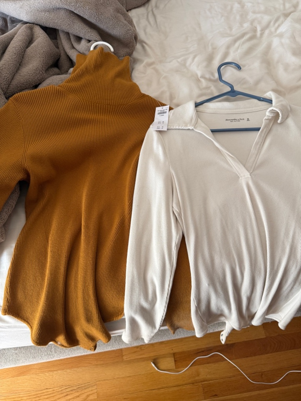 Abercrombie & Fitch Mustard Ribbed Turtleneck & White collar Body suits